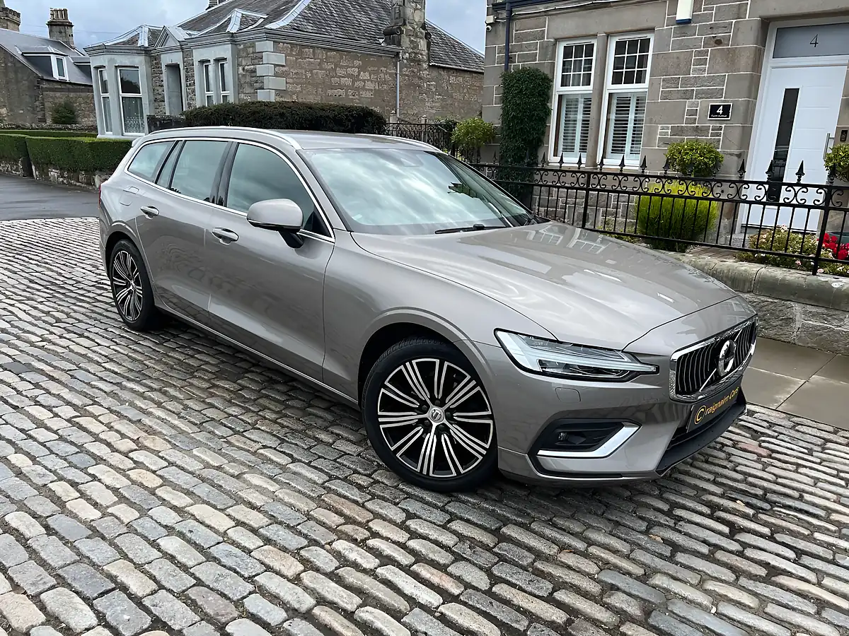 Used 2019 Volvo V60 Inscription Pebble Grey - Front View