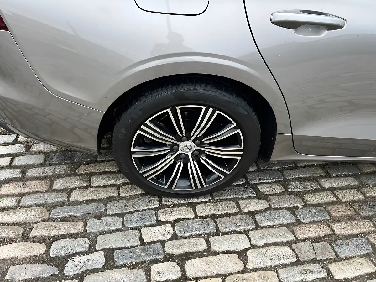 Used 2019 Volvo V60 Inscription Pebble Grey - Interior and Exterior details 15