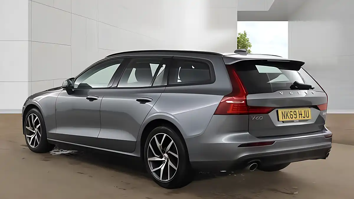 Used 2019 Volvo V60 Momentum Grey - Interior and Exterior details 3