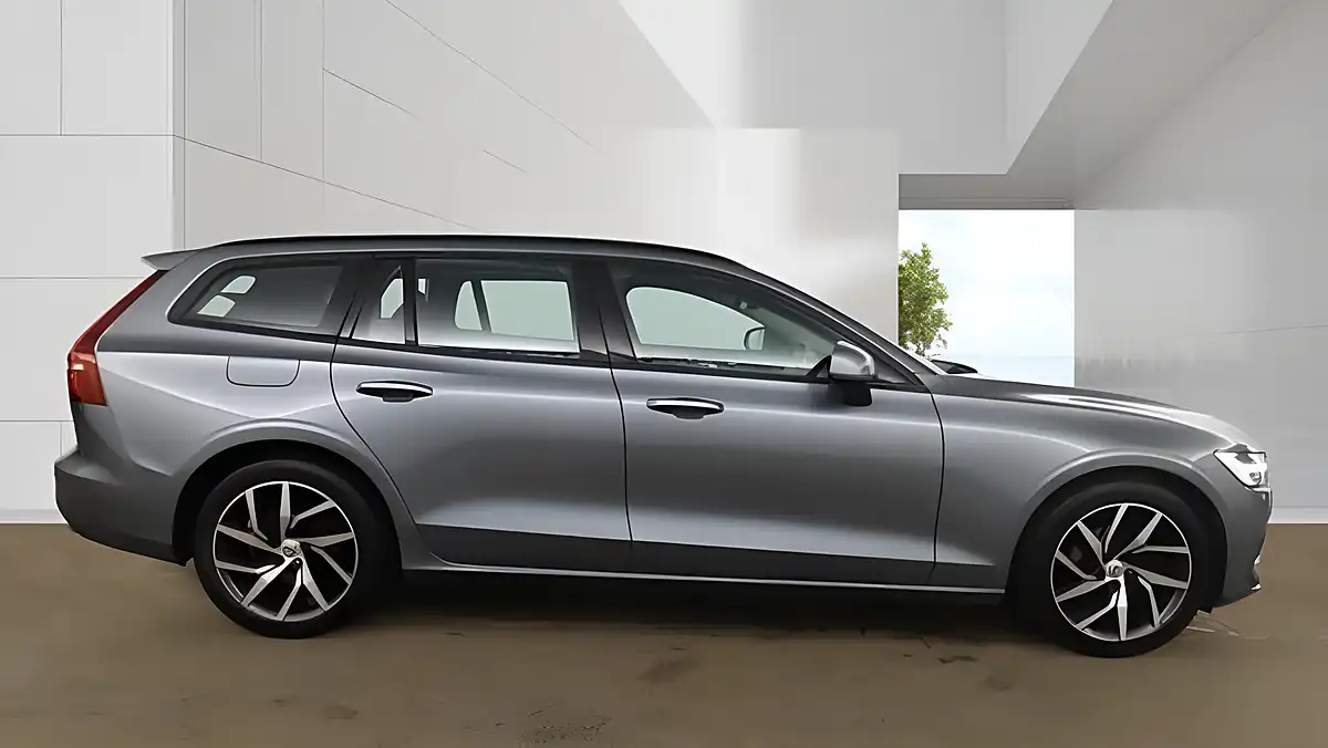 Used 2019 Volvo V60 Momentum Grey - Interior and Exterior details 5