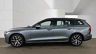 Used 2019 Volvo V60 Momentum Grey - Interior and Exterior details 6