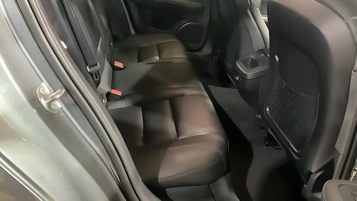 Used 2019 Volvo V60 Momentum Grey - Interior and Exterior details 7