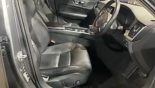 Used 2019 Volvo V60 Momentum Grey - Interior and Exterior details 8