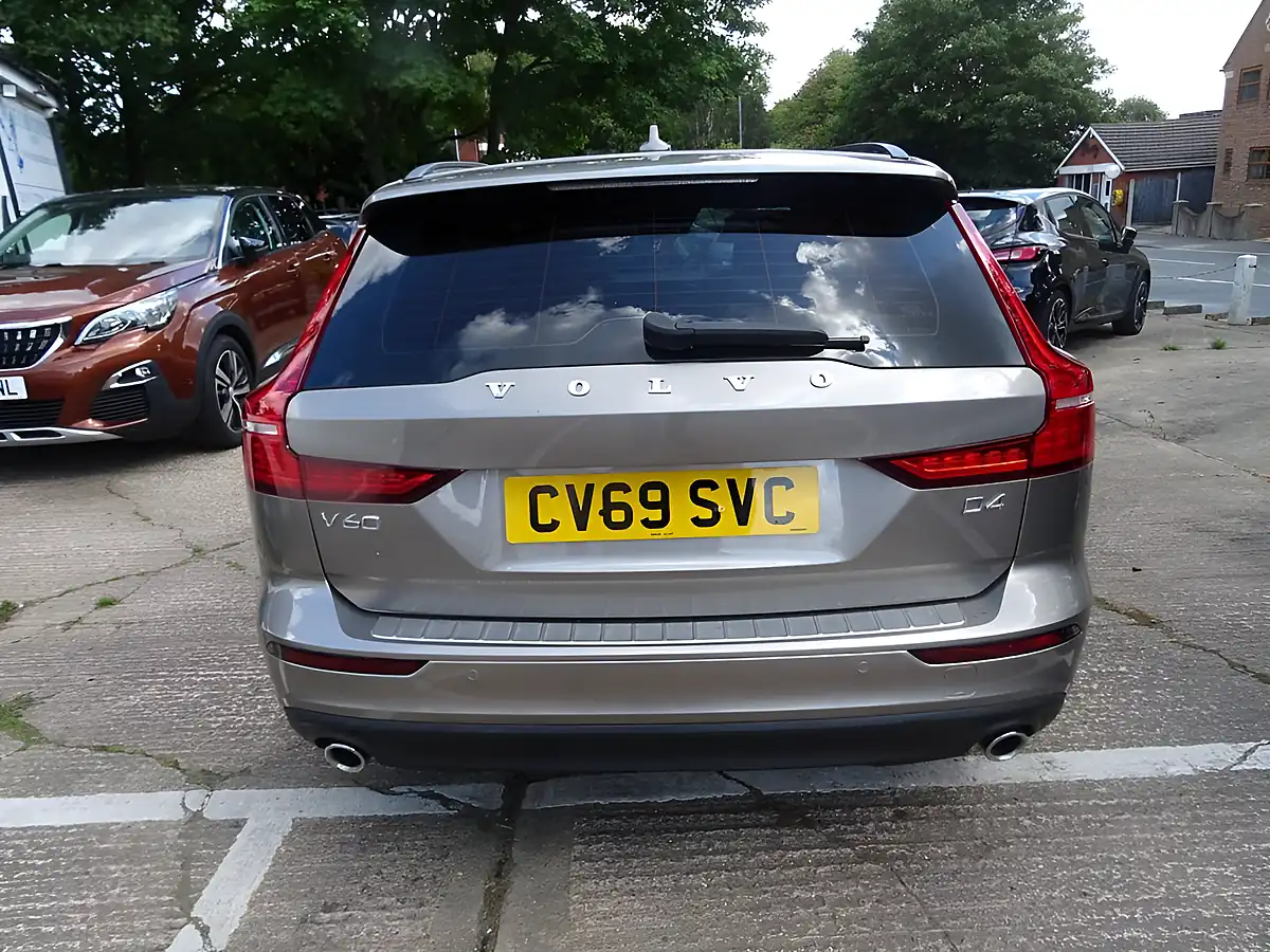 Used 2019 Volvo V60 Momentum Grey - Interior and Exterior details 11