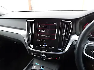 Used 2019 Volvo V60 Momentum Grey - Interior and Exterior details 14