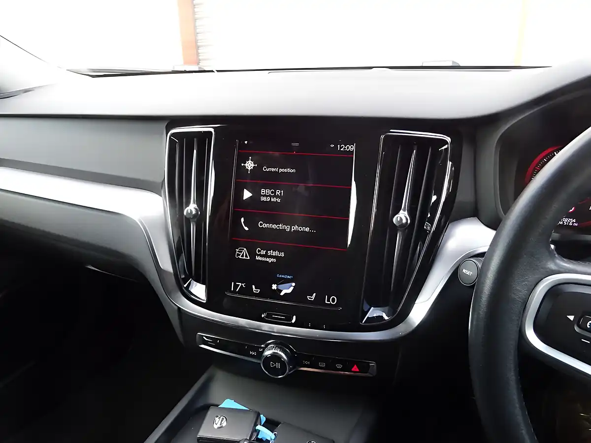 Used 2019 Volvo V60 Momentum Grey - Interior and Exterior details 14