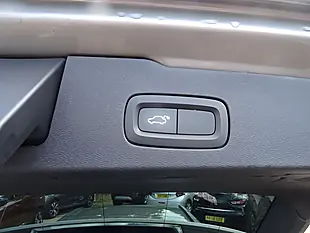 Used 2019 Volvo V60 Momentum Grey - Interior and Exterior details 16