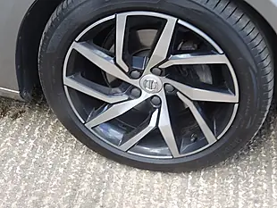 Used 2019 Volvo V60 Momentum Grey - Interior and Exterior details 19