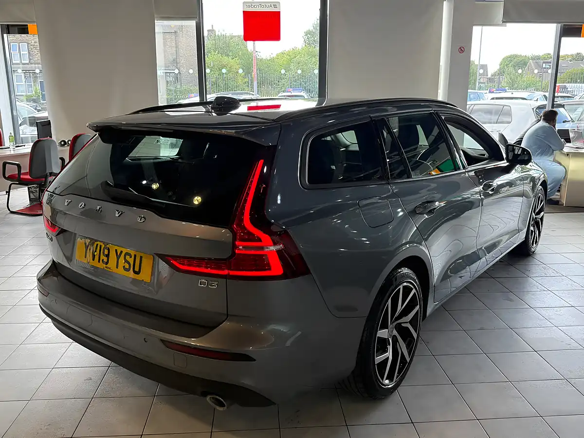Used 2019 Volvo V60 Momentum Plus Grey - Interior and Exterior details 10