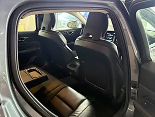 Used 2019 Volvo V60 Momentum Plus Grey - Interior and Exterior details 12
