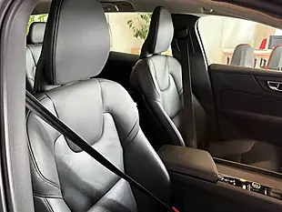 Used 2019 Volvo V60 Momentum Plus Grey - Interior and Exterior details 13