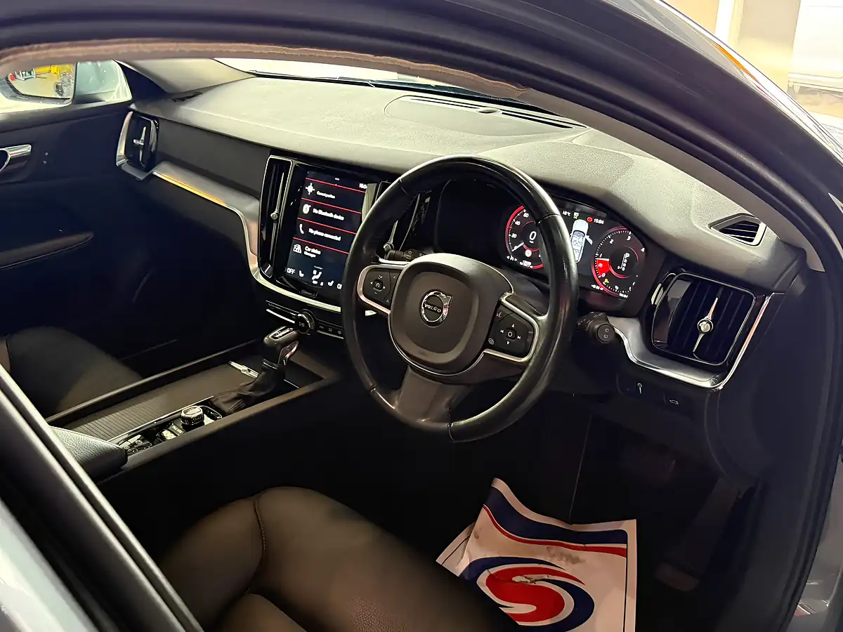Used 2019 Volvo V60 Momentum Plus Grey - Interior and Exterior details 14