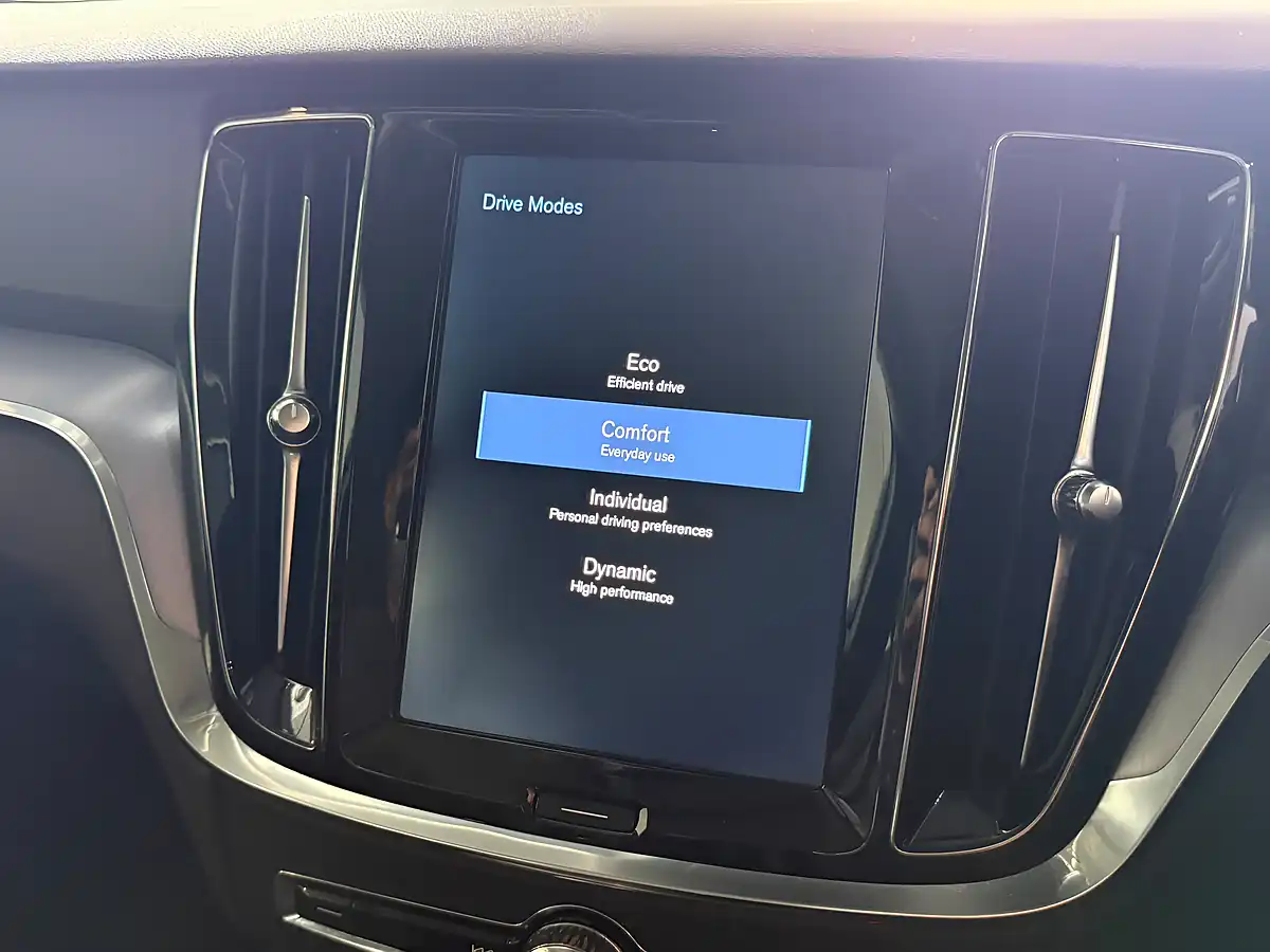 Used 2019 Volvo V60 Momentum Plus Grey - Interior and Exterior details 16