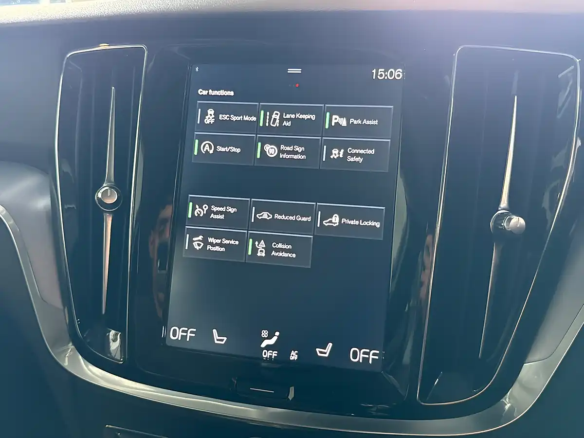 Used 2019 Volvo V60 Momentum Plus Grey - Interior and Exterior details 17