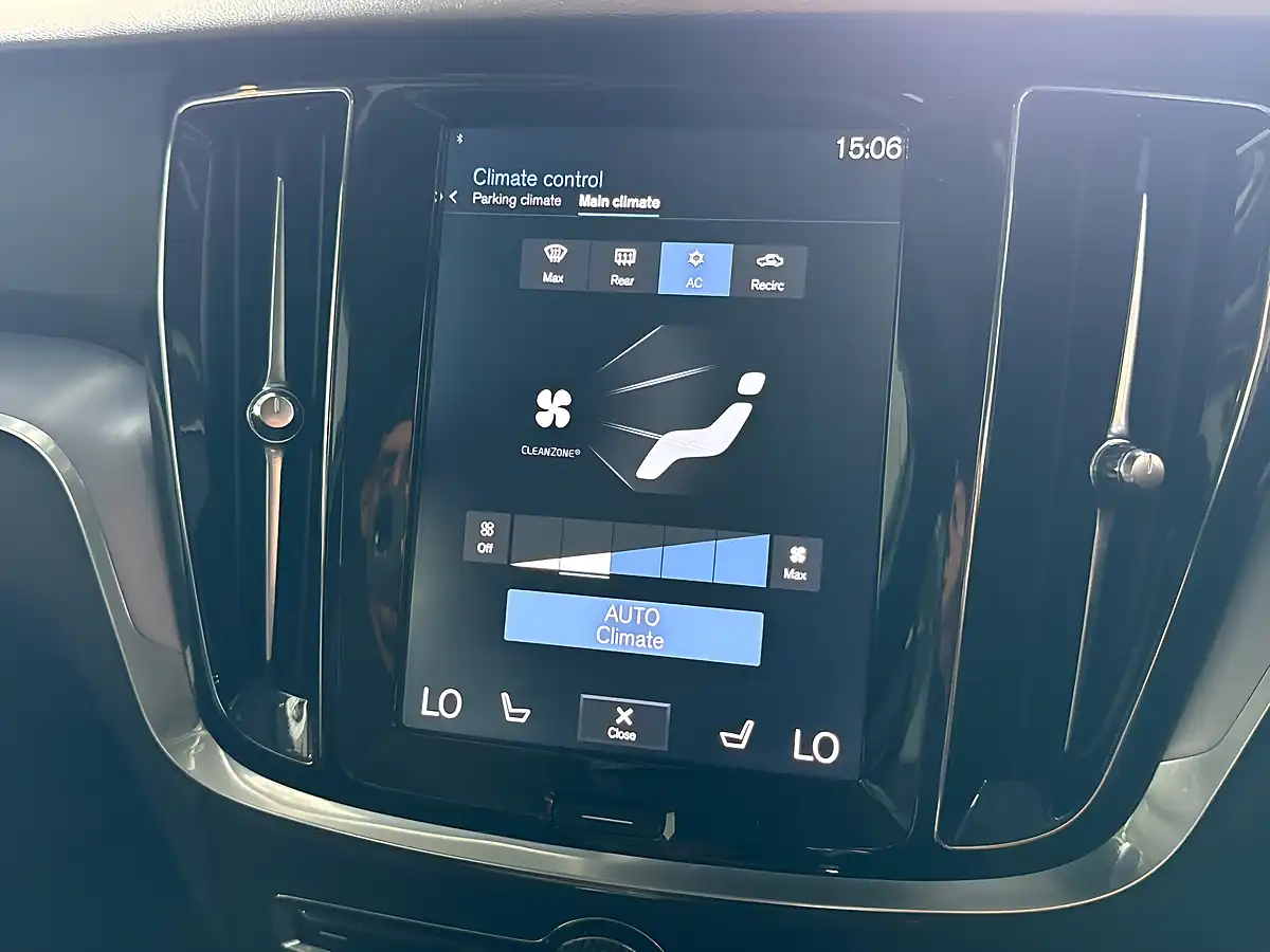 Used 2019 Volvo V60 Momentum Plus Grey - Interior and Exterior details 18