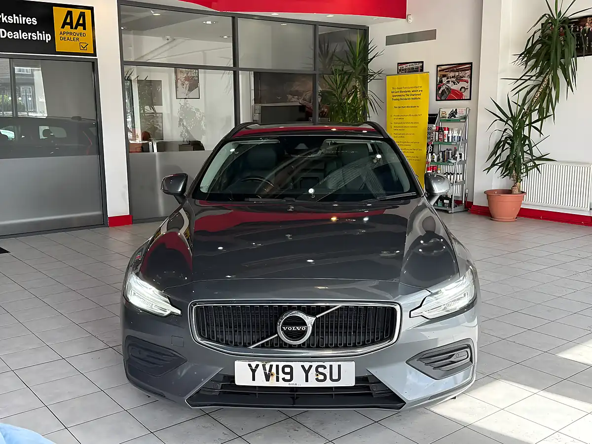 Used 2019 Volvo V60 Momentum Plus Grey - Interior and Exterior details 4