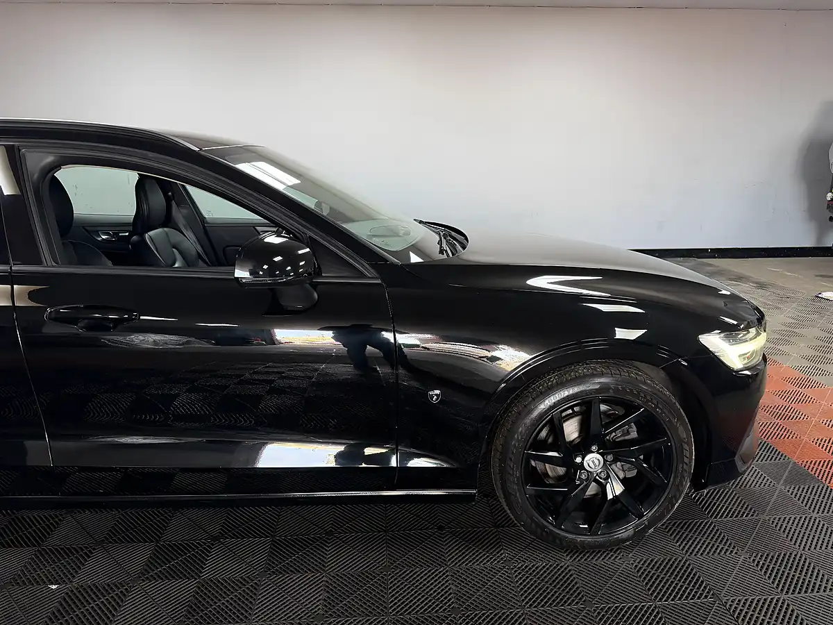 Used 2019 Volvo V60 Momentum Plus Onyx Black - Interior and Exterior details 10