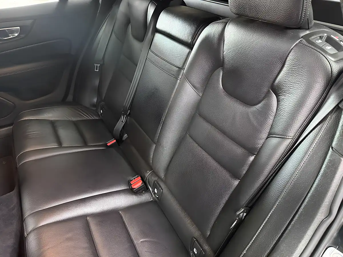 Used 2019 Volvo V60 Momentum Plus Onyx Black - Interior and Exterior details 12