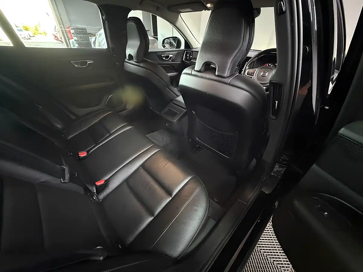 Used 2019 Volvo V60 Momentum Plus Onyx Black - Interior and Exterior details 13