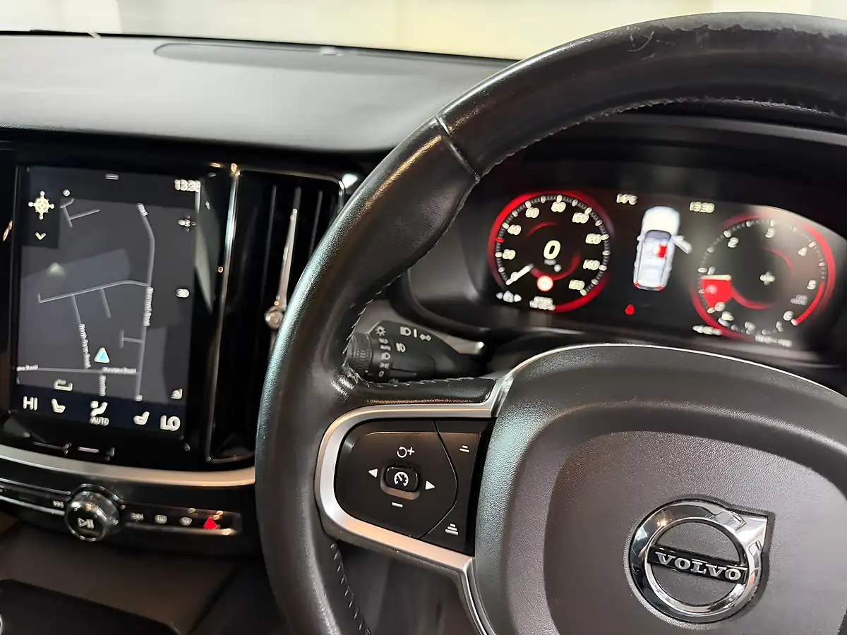 Used 2019 Volvo V60 Momentum Plus Onyx Black - Interior and Exterior details 16