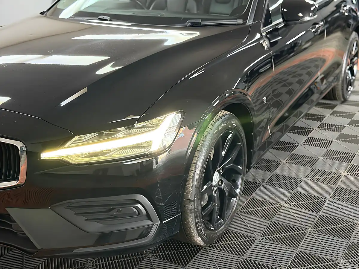 Used 2019 Volvo V60 Momentum Plus Onyx Black - Interior and Exterior details 18