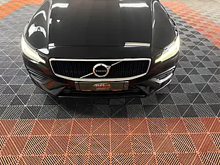 Used 2019 Volvo V60 Momentum Plus Onyx Black - Interior and Exterior details 7