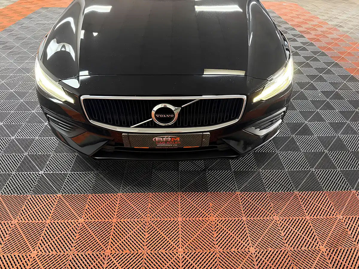 Used 2019 Volvo V60 Momentum Plus Onyx Black - Interior and Exterior details 7