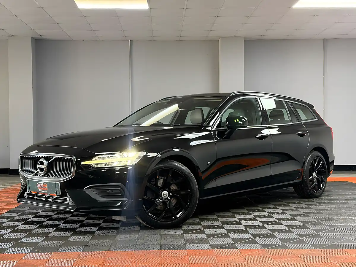 Used 2019 Volvo V60 Momentum Plus Onyx Black - Interior and Exterior details 8
