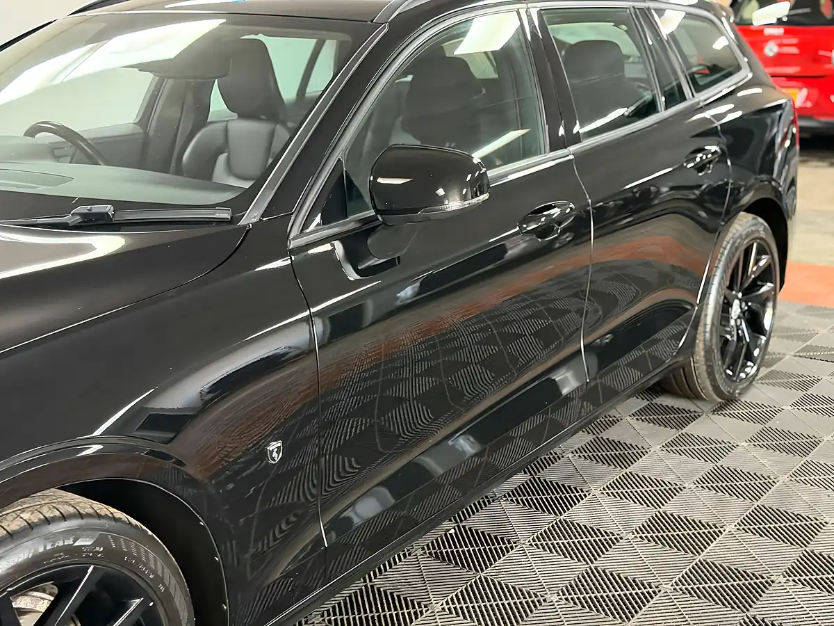 Used 2019 Volvo V60 Momentum Plus Onyx Black - Interior and Exterior details 9