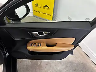 Used 2019 Volvo V60 Momentum Pro Black - Interior and Exterior details 10