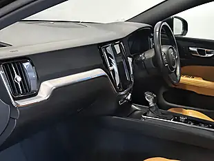 Used 2019 Volvo V60 Momentum Pro Black - Interior and Exterior details 13