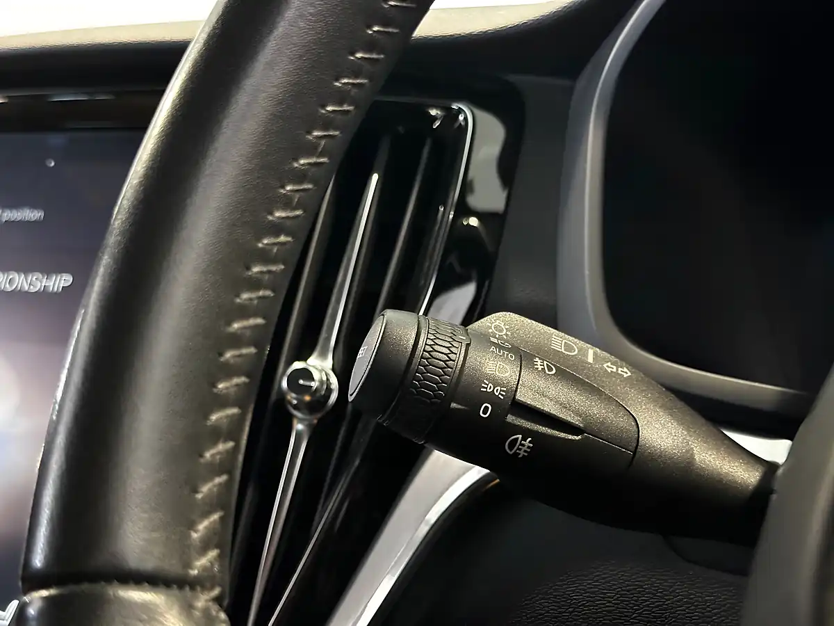 Used 2019 Volvo V60 Momentum Pro Black - Interior and Exterior details 15