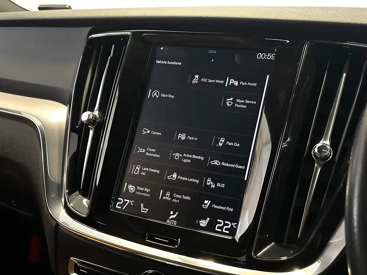 Used 2019 Volvo V60 Momentum Pro Black - Interior and Exterior details 18