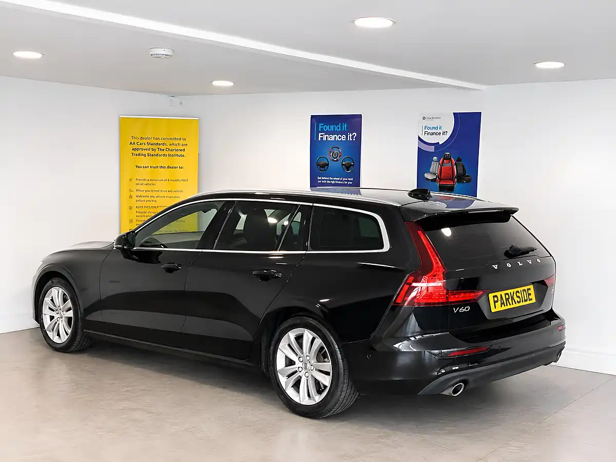 Used 2019 Volvo V60 Momentum Pro Black - Interior and Exterior details 4