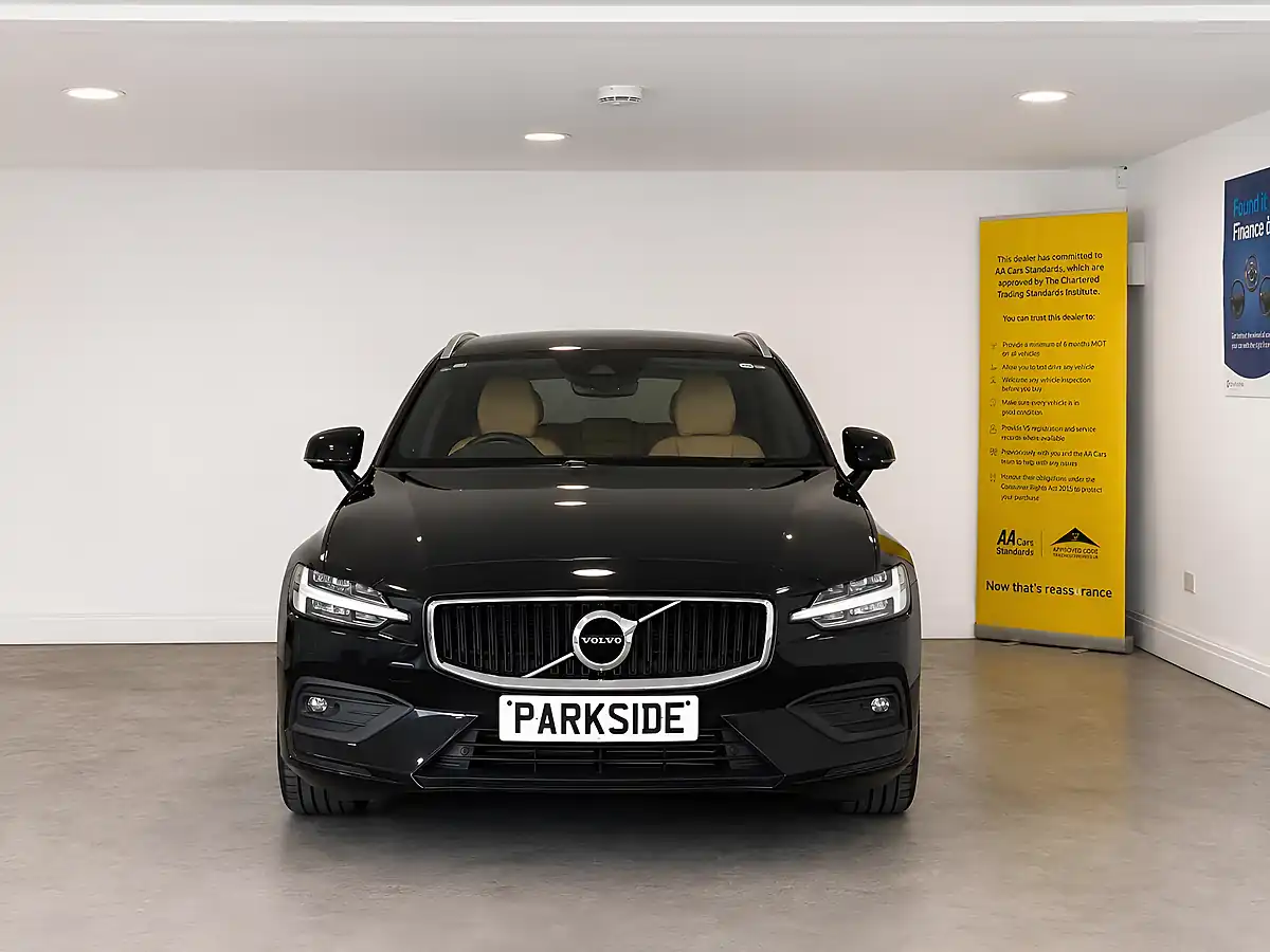 Used 2019 Volvo V60 Momentum Pro Black - Interior and Exterior details 5