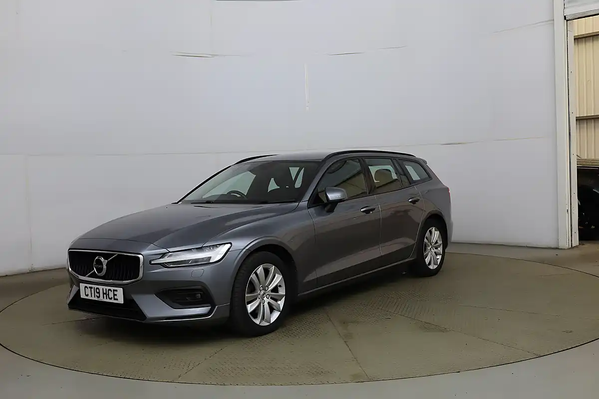 Used 2019 Volvo V60 Momentum Pro Grey - Front View