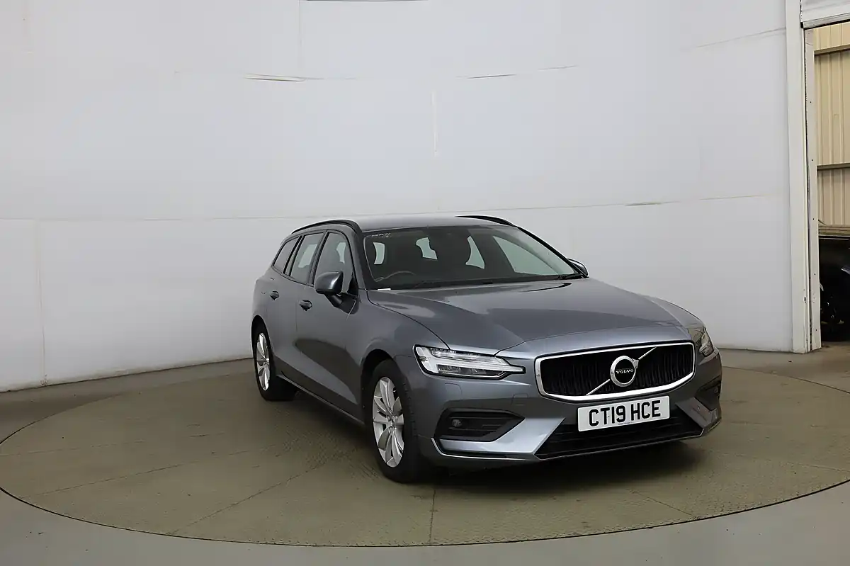 Used 2019 Volvo V60 Momentum Pro Grey - Interior and Exterior details 3