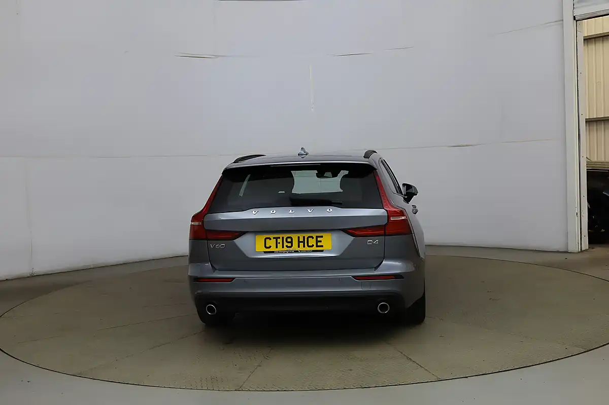 Used 2019 Volvo V60 Momentum Pro Grey - Interior and Exterior details 4