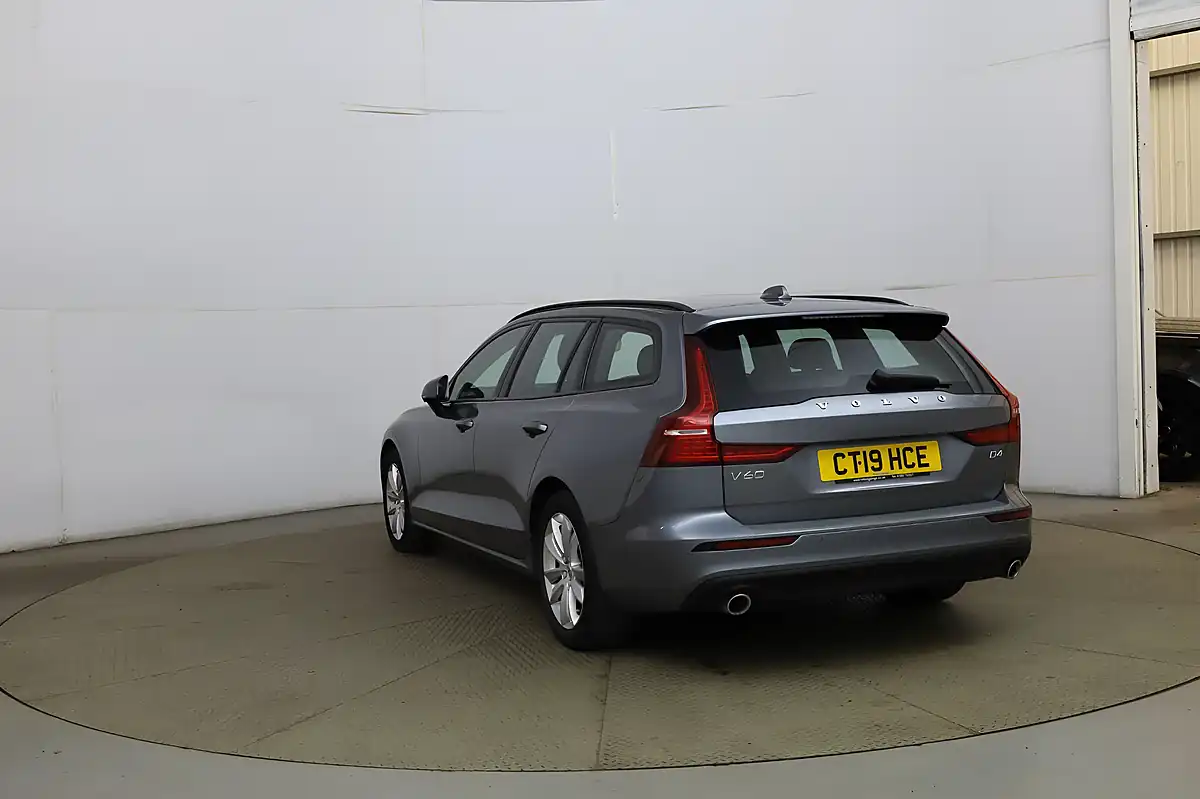 Used 2019 Volvo V60 Momentum Pro Grey - Interior and Exterior details 5