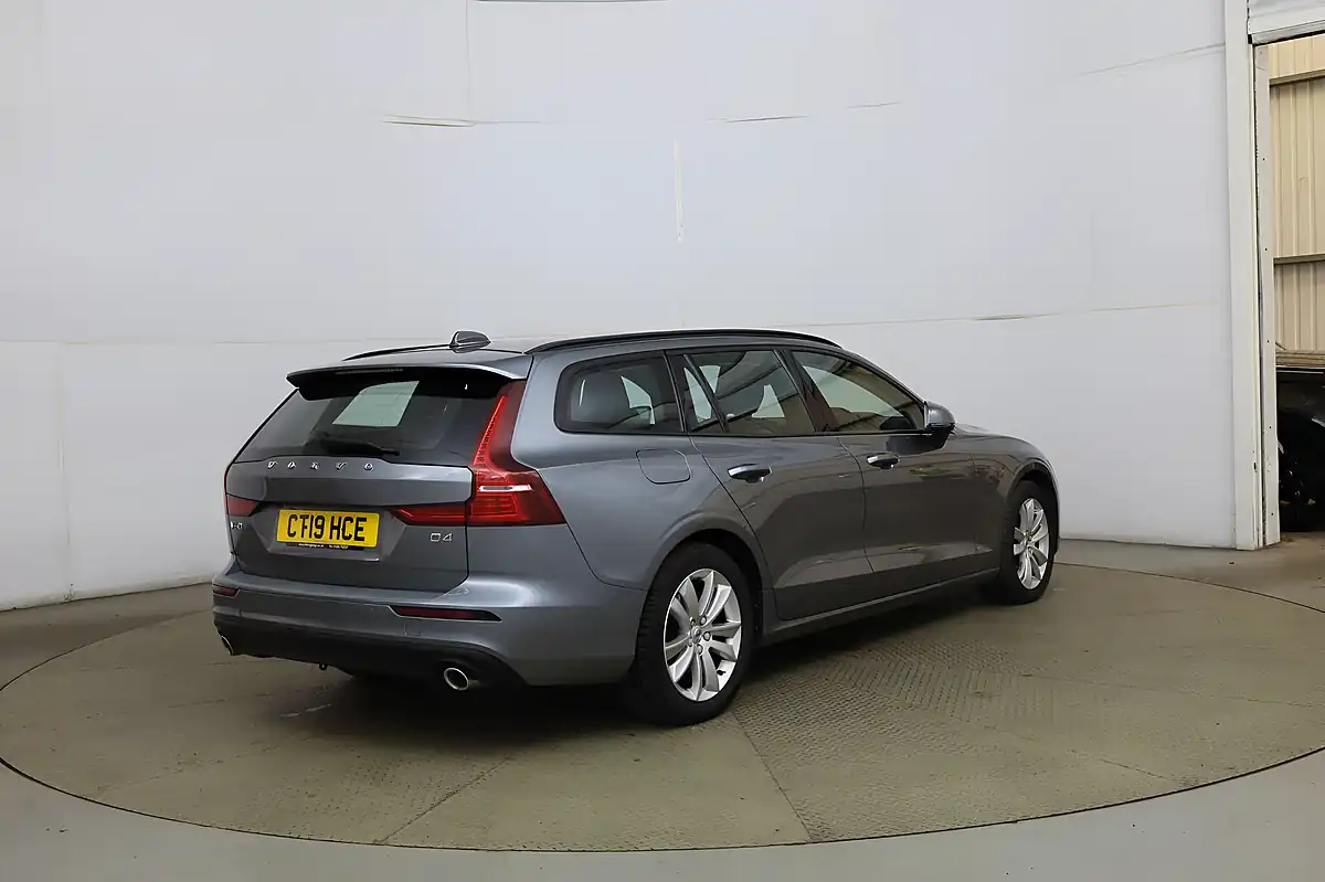 Used 2019 Volvo V60 Momentum Pro Grey - Interior and Exterior details 6
