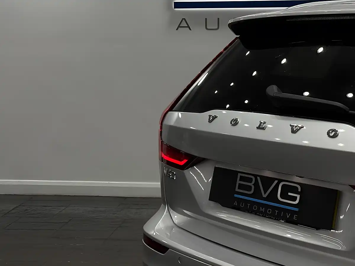 Used 2019 Volvo V60 Momentum Pro Silver - Interior and Exterior details 11