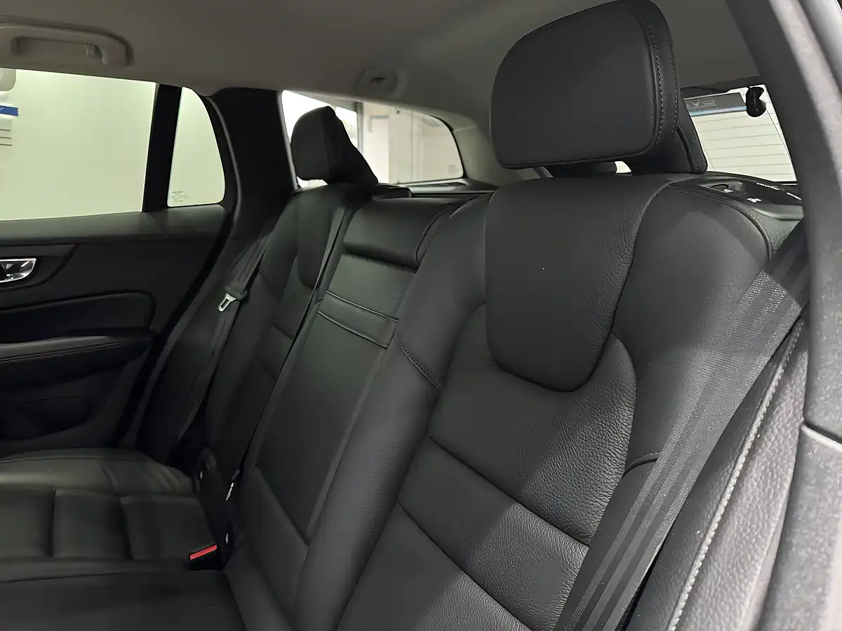 Used 2019 Volvo V60 Momentum Pro Silver - Interior and Exterior details 18