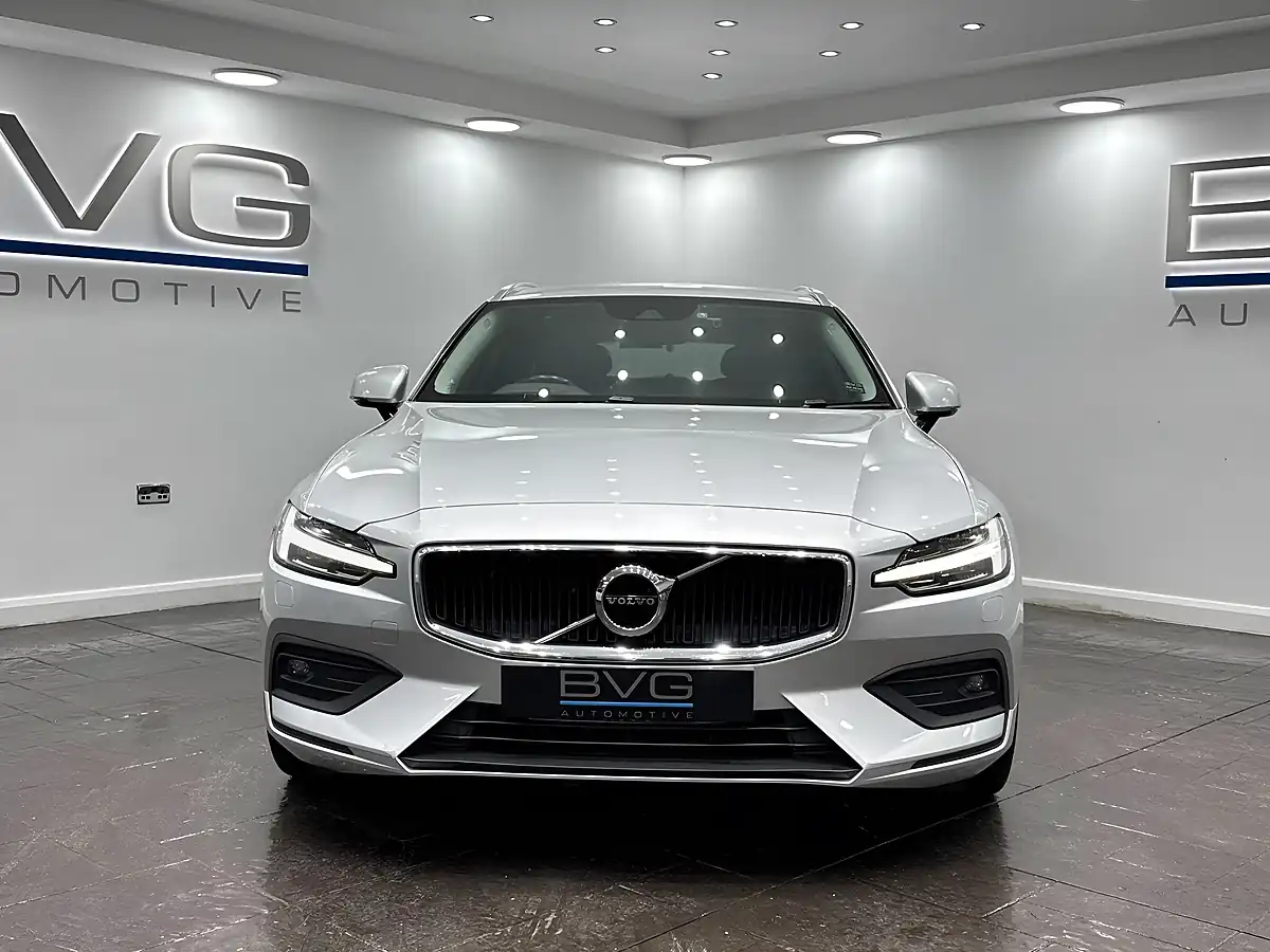 Used 2019 Volvo V60 Momentum Pro Silver - Interior and Exterior details 4
