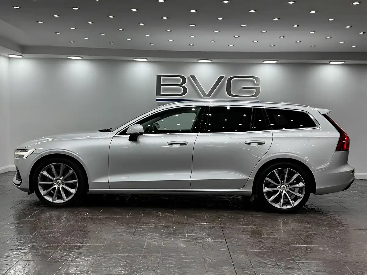 Used 2019 Volvo V60 Momentum Pro Silver - Interior and Exterior details 6