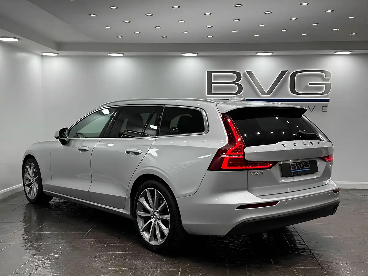 Used 2019 Volvo V60 Momentum Pro Silver - Interior and Exterior details 8