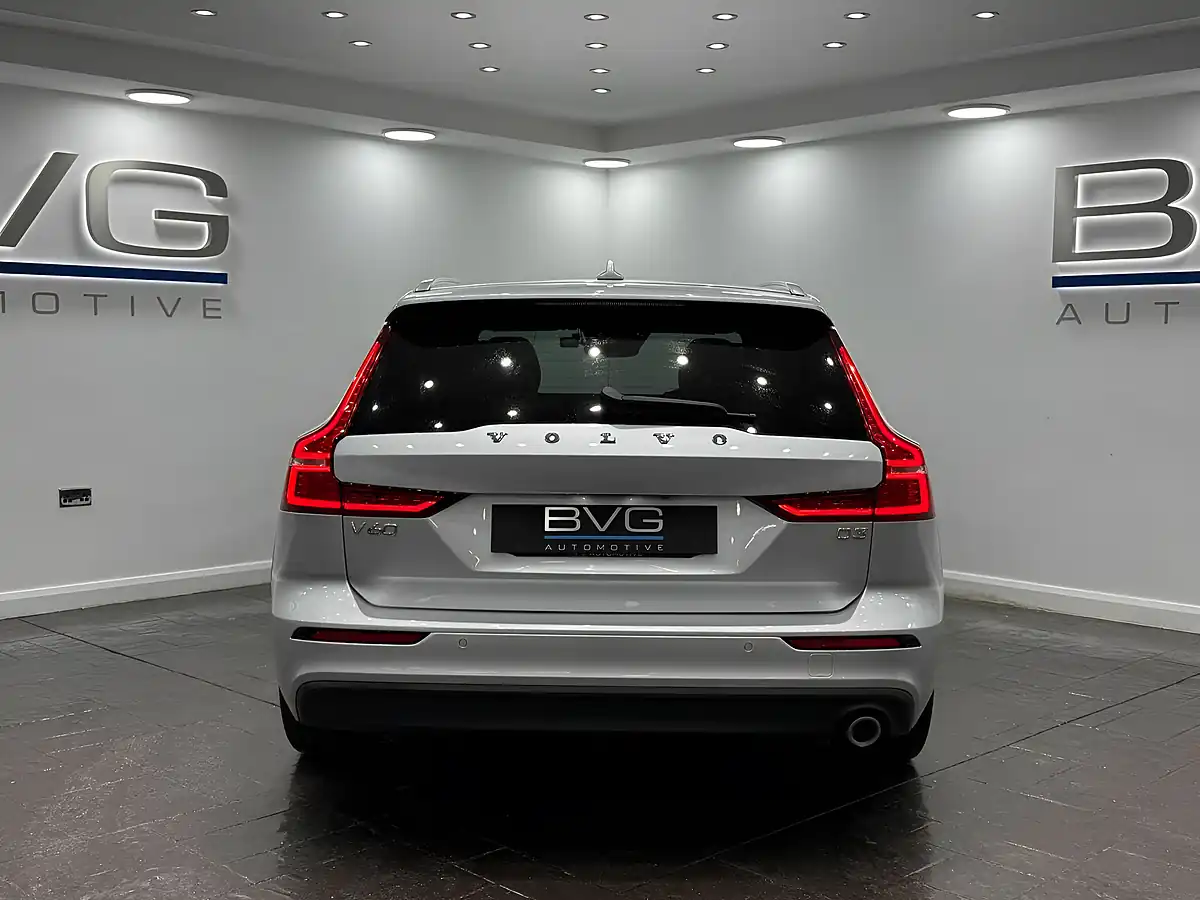 Used 2019 Volvo V60 Momentum Pro Silver - Interior and Exterior details 9