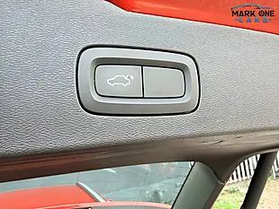 Used 2019 Volvo V60 Momentum Red - Interior and Exterior details 11