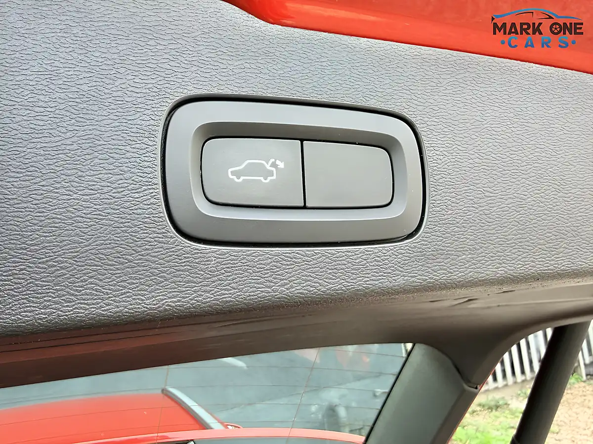 Used 2019 Volvo V60 Momentum Red - Interior and Exterior details 11