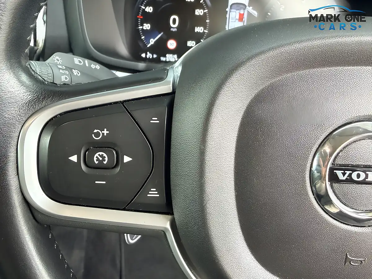 Used 2019 Volvo V60 Momentum Red - Interior and Exterior details 12