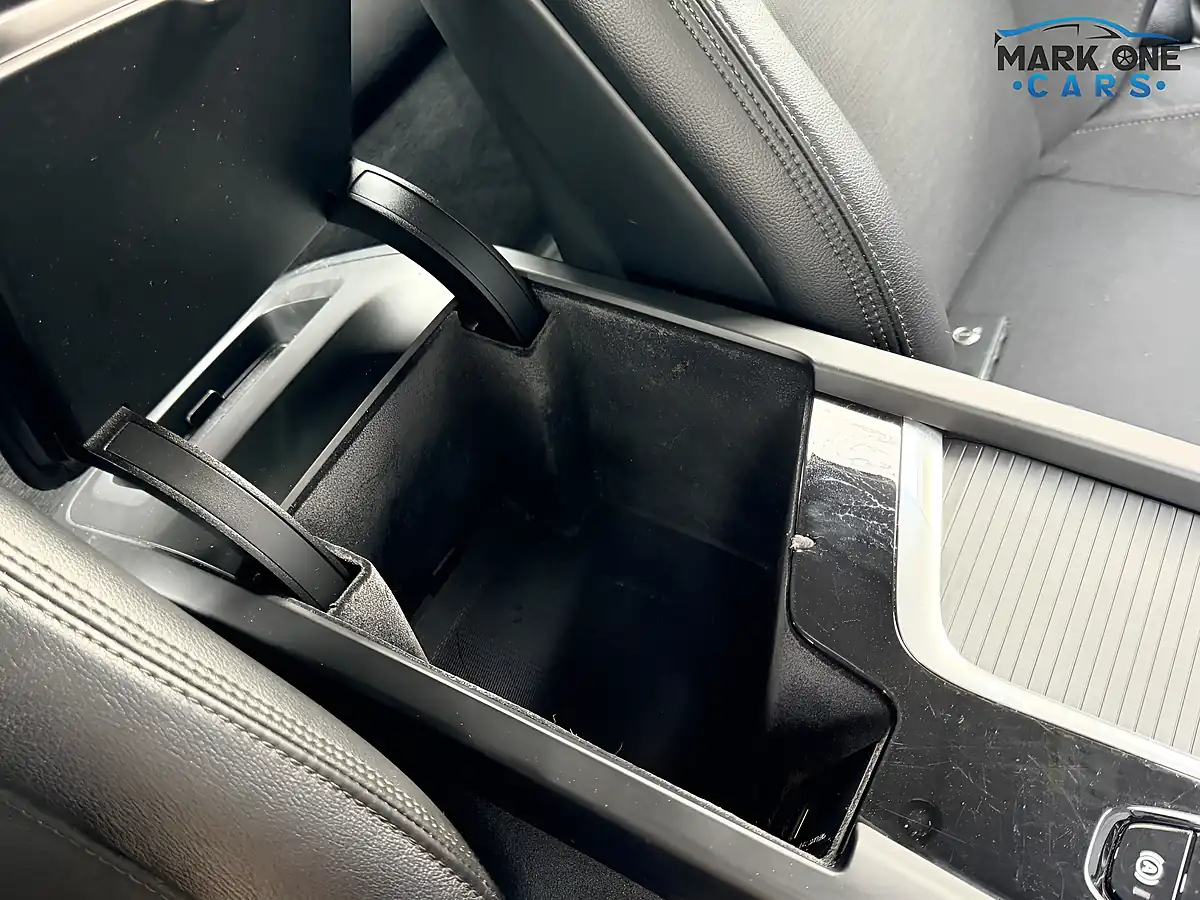 Used 2019 Volvo V60 Momentum Red - Interior and Exterior details 15